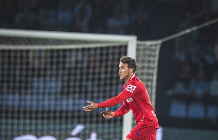 الدوري الإسباني، سيلتا فيجو يتقدم على خيتافي 1-0 في الشوط الأول (صور)الإثنين 04/نوفمبر/2024 - 11:05 م
تقدم فريق سيلتا فيجو على نظيره خيتافي بنتيجة 1-0 في الشوط الأول من المباراة التي تجمع بينهما على ملعب ضمن منافسات الجولة 12 من الدوري الإسباني لكرة القدم - الليجا. جاء هدف سيلتا فيجو عن طريق اللاعب أناستاسيوس دوفيكاس في الدقيقة 7. وفي نفس الجولة حقق فريق أتلتيكو مدريد الفوز على ضيفه لاس بالماس