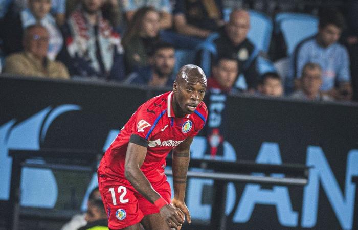 الدوري الإسباني، سيلتا فيجو يتقدم على خيتافي 1-0 في الشوط الأول (صور)الإثنين 04/نوفمبر/2024 - 11:05 م
تقدم فريق سيلتا فيجو على نظيره خيتافي بنتيجة 1-0 في الشوط الأول من المباراة التي تجمع بينهما على ملعب ضمن منافسات الجولة 12 من الدوري الإسباني لكرة القدم - الليجا. جاء هدف سيلتا فيجو عن طريق اللاعب أناستاسيوس دوفيكاس في الدقيقة 7. وفي نفس الجولة حقق فريق أتلتيكو مدريد الفوز على ضيفه لاس بالماس