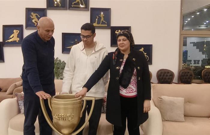 فيتو في منزل طالب المنصورة الفائز بكأس العالم للرياضات الإلكترونية (فيديو وصور)الخميس 07/نوفمبر/2024 - 02:58 ص
فاز بالمركز الأول للمرة الثانية على التوالي.. فيتو في منزل طالب المنصورة الفائز بكأس العالم للرياضات الإلكترونية لعام 20224