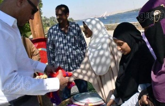 محافظ أسوان يتفقد المرسى والممشى السياحي الجديد بقرية فارس بكوم أمبو (صور)الجمعة 08/نوفمبر/2024 - 10:14 ص
تفقد اللواء دكتور إسماعيل كمال محافظ أسوان المرسى والممشى السياحى الجديد بقرية فارس بمركز كوم أمبو ، والمقام على مساحة 2700 م2 ، وتم تطويره بتكلفة 3 مليون جنيه