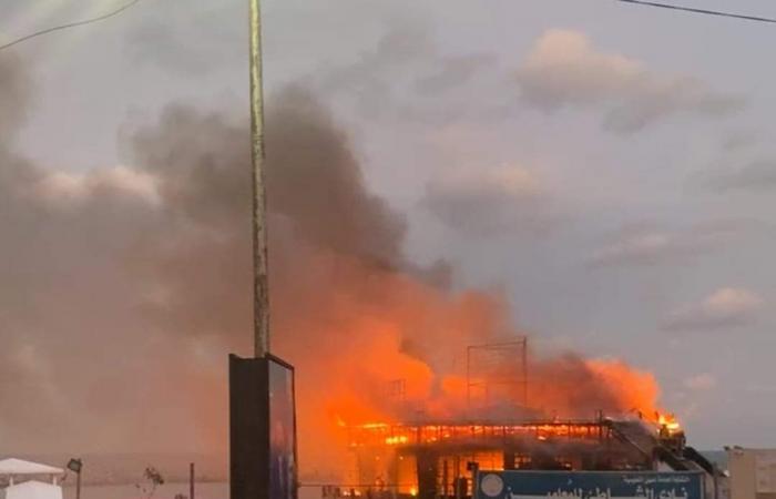 صور جديدة من حريق أحد الكافيهات المجاورة لنادي المعلمين بكورنيش الإسكندريةالجمعة 08/نوفمبر/2024 - 09:04 ص
٥ صور ترصد حريق أحد الكافيهات المجاورة لنادى المعلمين فى الإسكندرية