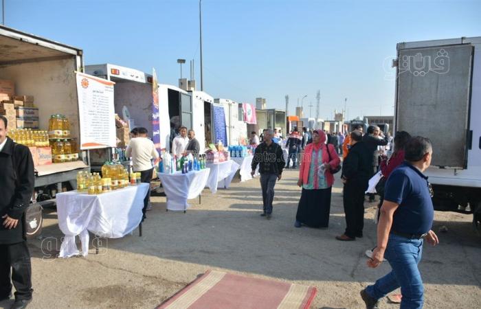 وزير التموين: طرح جميع السلع بأسعار مخفضة في سوق اليوم الواحد (فيديو)الجمعة 15/نوفمبر/2024 - 11:33 ص
افتتح الدكتور شريف فاروق وزير التموين والتجارة الداخلية، منذ قليل، سوق اليوم الواحد بمحافظة القاهرة أمام مسجد أل رشدان بمدينة نصر.