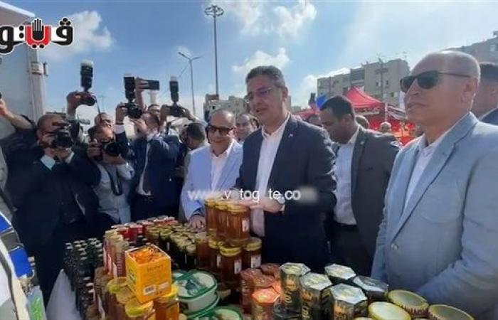 وزير التموين: طرح جميع السلع بأسعار مخفضة في سوق اليوم الواحد (فيديو)الجمعة 15/نوفمبر/2024 - 11:33 ص
افتتح الدكتور شريف فاروق وزير التموين والتجارة الداخلية، منذ قليل، سوق اليوم الواحد بمحافظة القاهرة أمام مسجد أل رشدان بمدينة نصر.