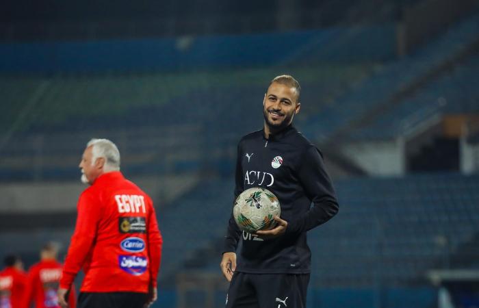 10 صور ترصد مران منتخب مصر اليوم استعدادا لـ بتسواناالسبت 16/نوفمبر/2024 - 09:47 م
خاض منتخب مصر الأول لكرة القدم بقيادة الكابتن حسام حسن تدريبات باستاد الدفاع الجوي للاعبين الذين لم يشاركوا في مباراة كاب فيردي بالاضافة للاعبين الموقوفين بسبب الإنذار الثاني ،