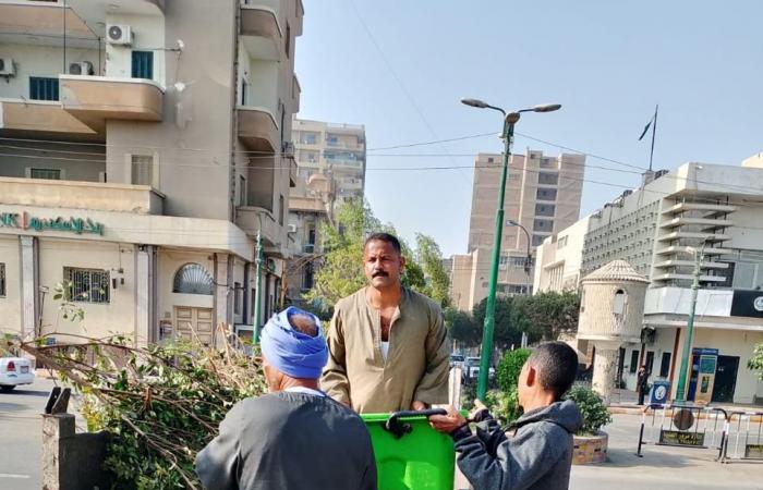 حملات مكثفة للنظافة وصيانة دورية لأعمدة الإنارة بـ 5 مراكز بالمنياالثلاثاء 19/نوفمبر/2024 - 03:23 م
وجه اللواء عماد كدوانى محافظ المنيا، رؤساء الوحدات المحلية بمتابعة حملات النظافة وتمهيد الطرق على مستوى المحافظة لرفع المخلفات أولا بأول،