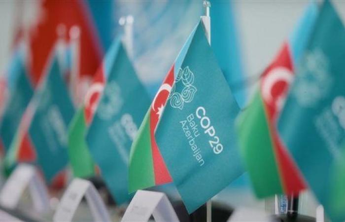 تقدم بطيء في مفاوضات مؤتمر الأطراف COP29، ومطالبات متزايدة بالعدالة المناخيةالثلاثاء 19/نوفمبر/2024 - 05:01 م
تشهد مفاوضات مؤتمر الأطراف COP29 في دورته التاسعة والعشرين تقدمًا بطيئًا في قضايا حيوية تتعلق بتغير المناخ، وذلك رغم مرور الأسبوع الأول من المؤتمر. وأعرب عدد من خبراء البيئة عن قلقهم إزاء بطء وتيرة المفاوضات، وخاصة فيما يتعلق بقضايا التمويل المناخي التي تعد من أهم القضايا المطروحة على طاولة المفاوضات،