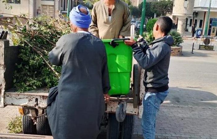 حملات مكثفة للنظافة وصيانة دورية لأعمدة الإنارة بـ 5 مراكز بالمنياالثلاثاء 19/نوفمبر/2024 - 03:23 م
وجه اللواء عماد كدوانى محافظ المنيا، رؤساء الوحدات المحلية بمتابعة حملات النظافة وتمهيد الطرق على مستوى المحافظة لرفع المخلفات أولا بأول،