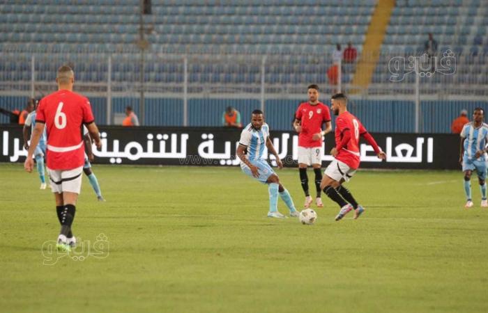 «بتسوانا» يسجل الهدف الأول في منتخب مصر بتصفيات إفريقيا (صور)الثلاثاء 19/نوفمبر/2024 - 05:13 م
سجل كابيلو لاعب منتخب بتسوانا هدف التقدم في مرمى منتخب مصر بالدقيقة 8 على استاد الدفاع الجوي في الجولة الختامية لتصفيات أمم إفريقيا 2025 المقرر إقامتها في المغرب.