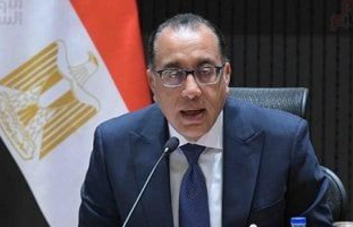 رئيس الوزراء يشهد رفع العلم المصرى على السفينة وادى العريش