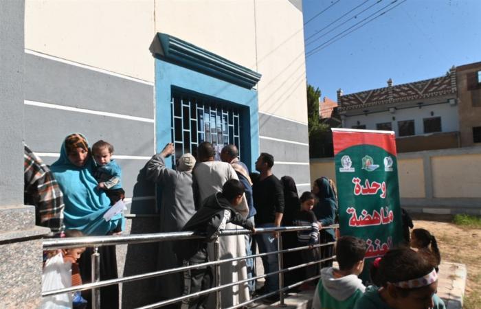 جامعة الفيوم تنظم قافلة تنموية طبية شاملة بيوسف الصديقالخميس 05/ديسمبر/2024 - 05:03 م
نظم قطاع خدمة المجتمع وتنمية البيئة قافلة بجامعة الفيوم، قافلة طبية تنموية شاملة لخدمة أهالي قرية الخواجات مركز يوسف الصديق، بالتعاون مع مؤسسة حياة كريمة