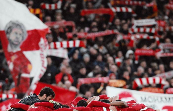 ليفربول بـ 10 لاعبين يتعادل بصعوبة مع فولهام 2-2 بالدوري الإنجليزي (فيديو وصور )السبت 14/ديسمبر/2024 - 07:02 م
تعادل فريق ليفربول مع نظيره فولهام بنتيجة 2-2 في المباراة التي جمعت الفريقين على أرضية ملعب الأنفيلد ضمن لقاءات الجولة السادسة عشر من الدوري الإنجليزي الممتاز.