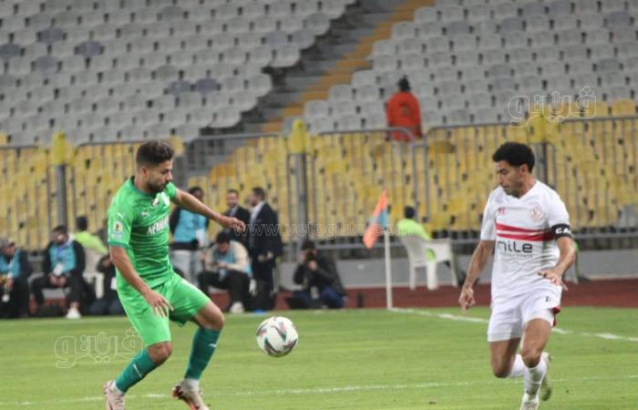 جماهير الزمالك تسخر من كهربا بعد تسببه في توديع الأهلي "إنتركونتننتال" (فيديو)الأحد 15/ديسمبر/2024 - 09:35 م
سخرت جماهير الزمالك من مدرجات إستاد برج العرب من محمود كهربا لاعب النادي الاهلي بعد إهداره ركلة جزاء يوم أمس والتسبب في توديع فريقه بطولة كأس إنتركونيتننتال.