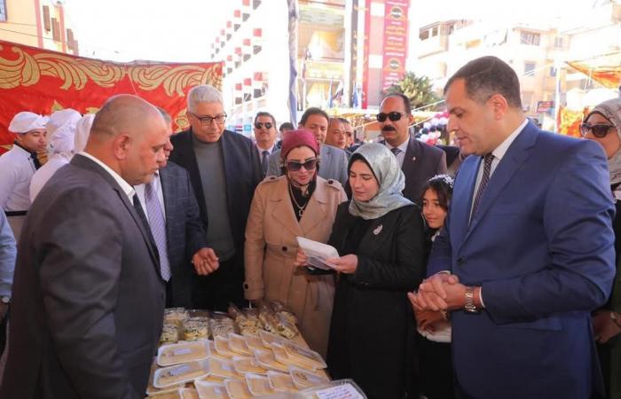 نائب محافظ دمياط تفتتح معرض "مبادرة جديدة" لتسويق منتجات المدارس (صور)الأحد 15/ديسمبر/2024 - 04:57 م
افتتحت المهندسة شيماء الصديق، نائب محافظ دمياط معرض "مبادرة بداية جديدة لتسويق منتجات المدارس " تحت رعاية الدكتور أيمن الشهابى محافظ دمياط، ويضم مجموعة متنوعة من منتجات المدارس الفنية في المحافظة، وذلك في خطوة للتأكيد اهتمام المحافظة بتنمية مهارات ودعم الانتاج المحلي، وذلك بحضور ياسر عمار ة، وكيل وزارة