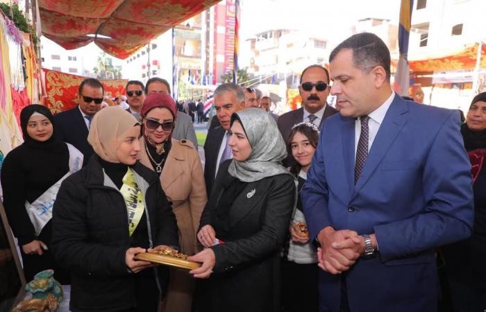 نائب محافظ دمياط تفتتح معرض "مبادرة جديدة" لتسويق منتجات المدارس (صور)الأحد 15/ديسمبر/2024 - 04:57 م
افتتحت المهندسة شيماء الصديق، نائب محافظ دمياط معرض "مبادرة بداية جديدة لتسويق منتجات المدارس " تحت رعاية الدكتور أيمن الشهابى محافظ دمياط، ويضم مجموعة متنوعة من منتجات المدارس الفنية في المحافظة، وذلك في خطوة للتأكيد اهتمام المحافظة بتنمية مهارات ودعم الانتاج المحلي، وذلك بحضور ياسر عمار ة، وكيل وزارة