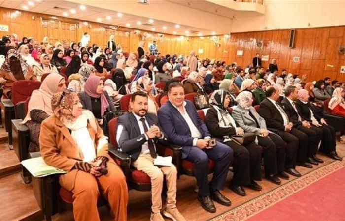 جامعة الفيوم تنظم الملتقى الطلابي الأول لوحدة مناهضة العنف ضد المرأةالإثنين 16/ديسمبر/2024 - 02:09 م
أكدت مدير وحدة مناهضة العنف ضد المرة، بجامعة الفيون، أن تمكين المرأة والحفاظ على حقوقها وإبراز دورها في بناء الأسرة والمجتمع وصون كرامتها، واجب مجتمعي يقع على عاتق الجميع