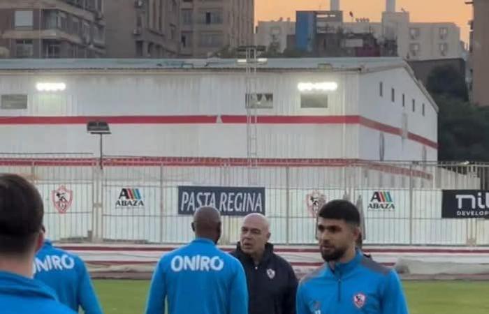 جروس يطلب تقريرًا طبيًّا عن مصابي الزمالكالثلاثاء 17/ديسمبر/2024 - 10:13 ص
طالب جروس المدير الفني للفريق الأوللكرة القدم بنادي الزمالك من الجهاز الطبي تقريرا طبيا عن مصابي الفريق من أجل الاطمئنان علي ملف المصابين