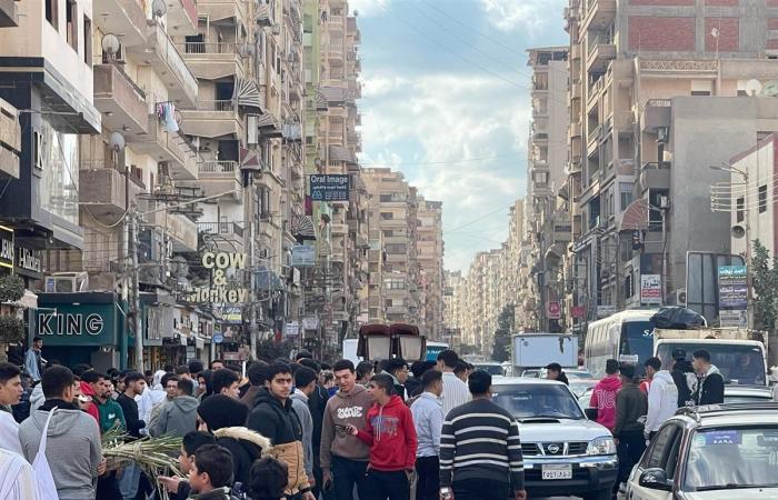 تكدس مروري أمام “تمريض المنصورة” بسبب غلق أبواب المعهد أمام الطلابالأربعاء 18/ديسمبر/2024 - 01:24 م
شهد شارع كلية الأداب بمدينة المنصورة في محافظة الدقهلية حالة تكدس مروري شديده بسبب انتظار طلاب معهد التمريض التابع لجامعة المنصورة