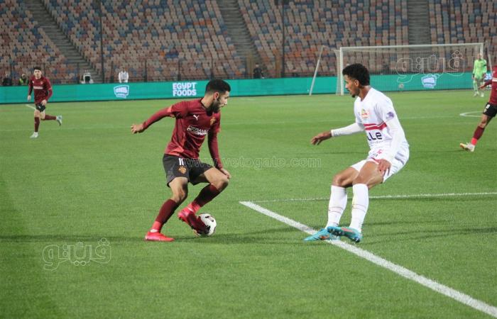 ناصر ماهر يغيب عن مباراة الزمالك وطلائع الجيشالسبت 21/ديسمبر/2024 - 01:55 م
ويستعد الفريق الأول لكرة القدم بنادي الزمالك بقيادة السويسري كريستيان جروس لمواجهة طلائع الجيش، المقرر لها يوم الثلاثاء المُقبل.