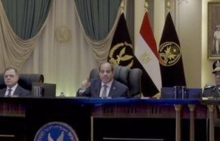 الرئيس السيسي للمصريين: هما يومين واللى بعدي جاي والبلد اللى قاعدة بناسها