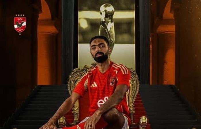 الأهلي يحتفي بوصول الشحات للهدف رقم 22 مع الفريق بدوري أبطال إفريقياالأحد 22/ديسمبر/2024 - 10:57 م
احتفت الصفحة الرسمية للنادي الأهلي بوصول حسين الشحات لاعب الفريق الاول لكرة القدم بالنادي للهدف رقم 22 رفقة القلعة الحمراء في بطولة دوري أبطال إفريقيا .