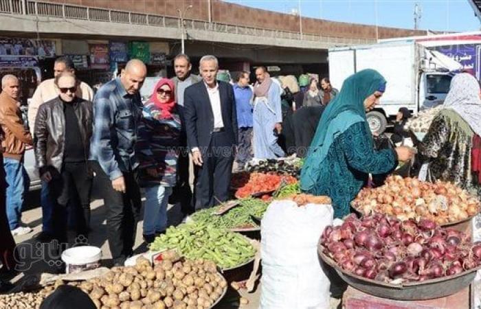 سكرتير بني سويف يتفقد سوق اليوم الواحد بمنطقة محي الدينالثلاثاء 24/ديسمبر/2024 - 02:41 م
تفقد اللواء سامي علام، السكرتير العام المساعد بمحافظة بني سويف، سوق اليوم الواحد بمدينة بني سويف، تنفيذًا لتكليفات من الدكتور محمد هاني غنيم، محافظ بني سويف.