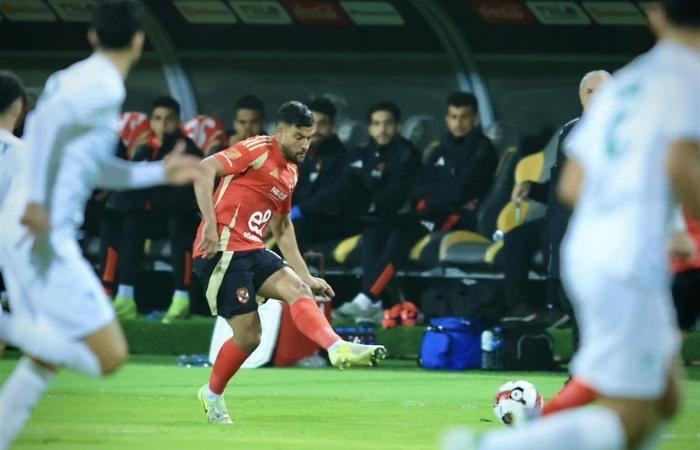 مروان عطية أفضل لاعب في مباراة الأهلي والمصريالخميس 26/ديسمبر/2024 - 10:32 م
حصل مروان عطية لاعب النادي الأهلي علي جائزة أفضل لاعب في مباراة فريقه امام المصري البورسعيدي في اللقاء الذي أقيم اليوم الخميس في بطولة الدوري المصري الممتاز