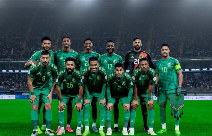 خليجي 26، منتخب السعودية يتأهل لنصف النهائي بعد الفوز على العراق بثلاثية (صور)السبت 28/ديسمبر/2024 - 06:35 م
تأهل منتخب السعودية إلى نصف نهائي بطولة كأس الخليج بعد الفوز على نظيره منتخب العراق بنتيجة 3-1 في المباراة التي جمعت الفريقين ضمن منافسات الجولة الثالثة والأخيرة من مجموعات بطولة كأس الخليج