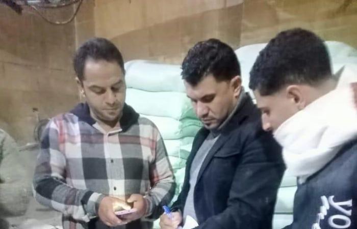 ضبط 4 أطنان جلسرين وتبغ وتحرير 237 محضرا في حملات تموينية بالدقهلية (صور)السبت 28/ديسمبر/2024 - 12:36 م
ضبط 4 طن جلسرين وتبغ وتحرير 237 محضر في حملات تموينية في الدقهلية ..صور