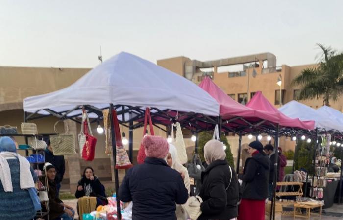 التضامن تنظم معرض ديارنا للحرف اليدوية والتراثية بنادى الزهورالسبت 28/ديسمبر/2024 - 05:29 م
نظمت وزارة التضامن الاجتماعي معرض ديارنا للحرف اليدوية والتراثية بنادى الزهور بمشاركة متميزة لمنتجات حرفية ويدوية لعدد 25 عارضا وعارضة من الأسر المنتجة