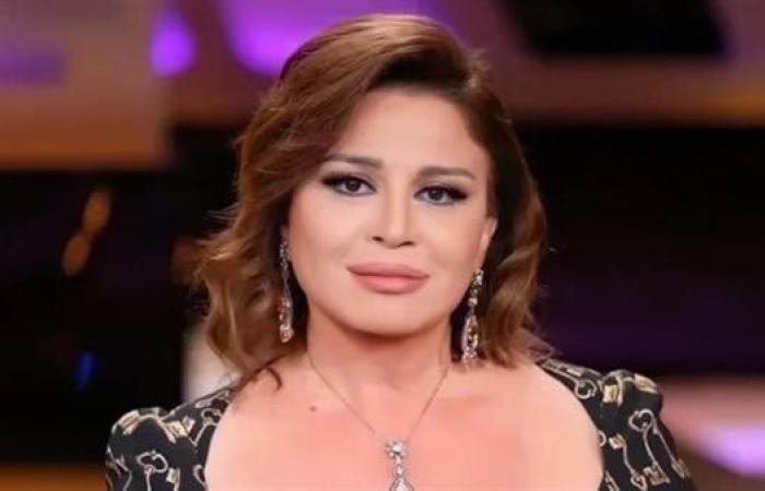 إلهام شاهين لـ فيتو: لا توجد خلافات بين فريق مسلسل "سيد الناس"السبت 28/ديسمبر/2024 - 03:06 م
قالت الفنانة إلهام شاهين إنها تواصلت مع فريق عمل مسلسل سيد الناس والجهة المنتجة فور علمها بالأخبار المتداولة بشأن الأزمة بين المخرج محمد سامي والفنان عمرو سعد.