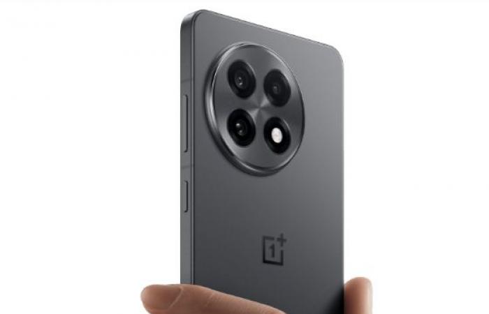 تفاصيل تؤكد دعم OnePlus 13R بقدرة بطارية 6000 mAh