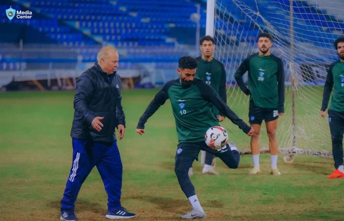 غزل المحلة يواصل تدريباته استعدادا لمواجهة البنك الأهلي بالدوري (صور)الإثنين 30/ديسمبر/2024 - 10:33 م
واصل الفريق الأول لكرة القدم بنادي غزل المحلة بقيادة مدربه شوقي غريب تدريباته الجماعية اليوم الاثنين استعدادا لمواجهة نظيره البنك الأهلي في الجولة السابعة من بطولة الدوري المصري الممتاز