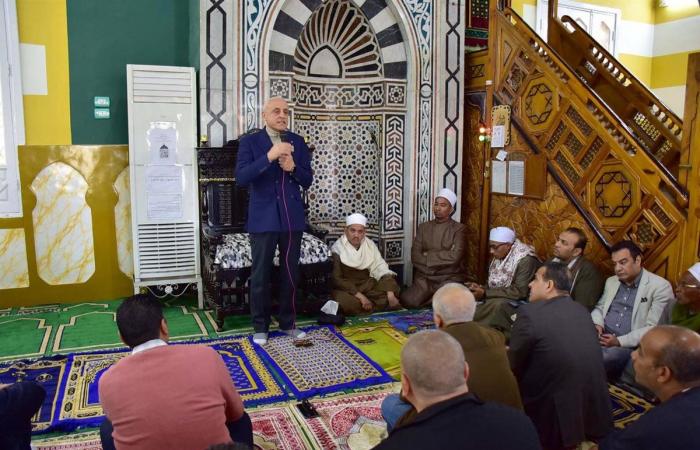 محافظ الأقصر يلتقي المواطنين بعد صلاة الجمعة ويطالبهم بالتكاتف لحماية الوطن (صور)الجمعة 03/يناير/2025 - 03:31 م
أدى المهندس عبدالمطلب عماره محافظ الأقصر، شعائر صلاة الجمعة بمسجد السيد يوسف بمنطقة الكرنك بمدينة الأقصر، وذلك بحضور كلا من الدكتور هشام أبو زيد نائب المحافظ، وأحمد وزيري سكرتير عام المحافظة.