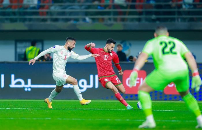 البحرين تقلب الطاولة على عمان وتتوج بـ خليجي 26 (صور وفيديو)السبت 04/يناير/2025 - 08:36 م
مباراة قوية ومثيرة تجمع عمان والبحرين على أرضية استاد جابر الأحمد في الكويت، في نهائي بطولة كأس الخليج 2024 خليجي 26 .