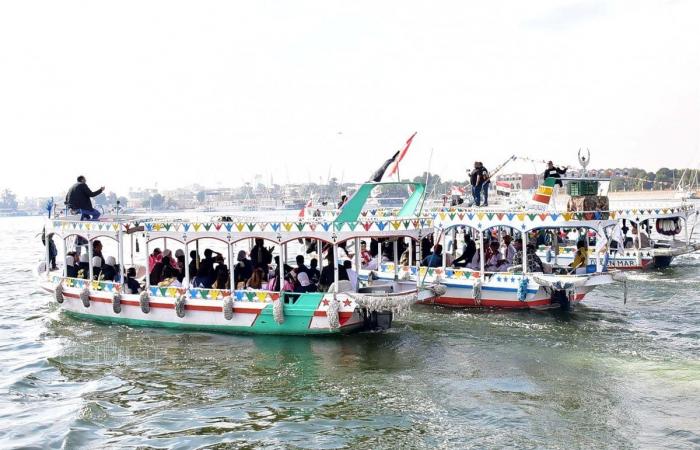 محافظ الأقصر يشهد احتفالية مبادرة "ظواهر" لتنشيط السياحة (صور)الإثنين 20/يناير/2025 - 04:18 م
شهد المهندس عبد المطلب عماره محافظ الأقصر والدكتور هشام ابو زيد نائب محافظ الأقصر واللواء دكتور علي الشرابي رئيس مدينة الأقصر إحتفالية مبادرة ظواهر الشبابية بتنظيم احتفالية كبري على كورنيش النيل