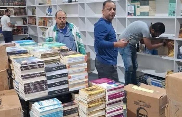 القومي للترجمة يستقبل معرض القاهرة الدولي للكتاب بخصومات تصل إلى 25%الإثنين 20/يناير/2025 - 07:23 م
استعرض المركز القومي للترجمة تحضيرات الجناح لاستقبال زوار معرض القاهرة الدولي للكتاب ، ويقدم خصمًا يصل إلى ٢٥% على جميع إصداراته المعروضة بصالة 2 (B5). وتنطلق فعاليات معرض الكتاب في دورته السادسة والخمسين بدايةً من الخميس الموافق ٢٣ يناير الجاري وتستمر حتى الأربعاء الموافق ٥ فبراير جدير بالذكر