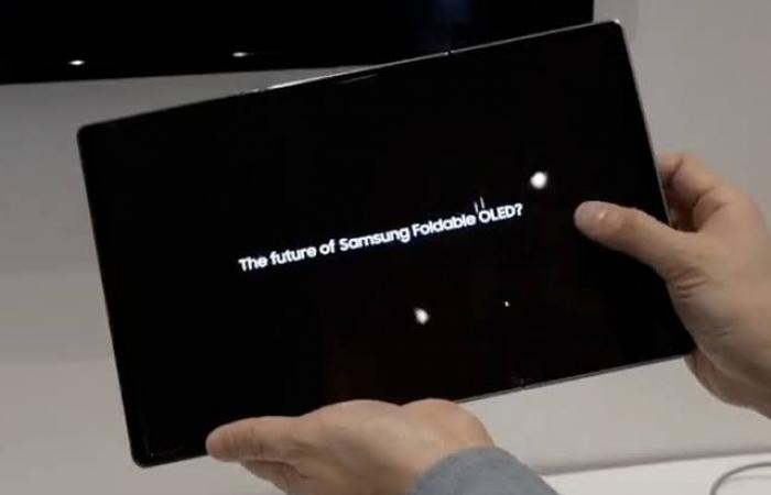 سامسونج تقترب من إطلاق أول هاتف ثلاثي الطي لمنافسة Huawei Mate XT