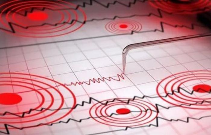 زلزال بقوة 5 درجات يضرب ولاية "جنق قلعة" التركيةالأربعاء 22/يناير/2025 - 12:27 ص
أفاد المركز الأوروبي المتوسطي لرصد الزلازل بأن زلزالًا بقوة 5 درجات بمقياس ريختر وقع بالقرب من سواحل تركيا الغربية، أمس الثلاثاء.