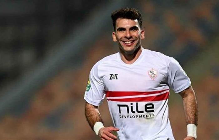 هل يرحل زيزو عن الزمالك في يناير؟الأربعاء 22/يناير/2025 - 02:37 م
كشف مصدر بنادي الزمالك، عن حقيقة ما تردد عن اتخاذ النادي قرارا بعرض أحمد مصطفي زيزو صانع ألعاب الفريق الأول لكرة القدم بالنادي للبيع