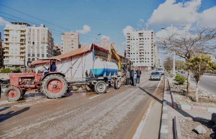 محافظ الدقهلية يوجه بإصلاح كسر خط مياه في المنصورة (صور)الجمعة 24/يناير/2025 - 01:15 م
كسر خط مياه بشارع الجيش بالمنصورة وتعليمات من محافظ الدقهلية بسرعة ألانتهاء من اعمال الاصلاح .