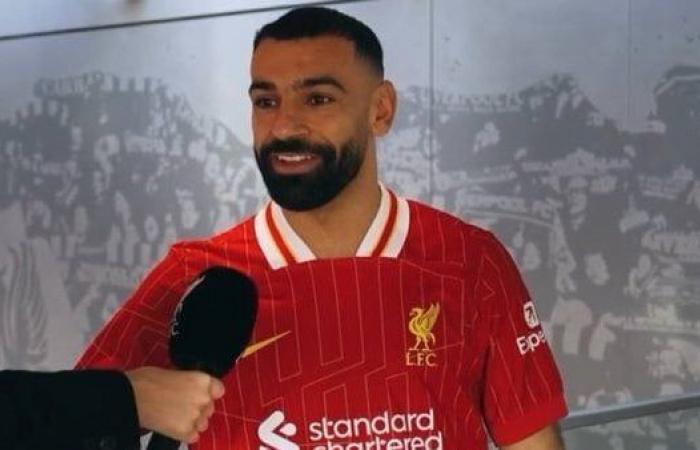 محمد صلاح يكشف عن أفضل مواسمه مع ليفربولالجمعة 24/يناير/2025 - 07:50 م
عبر محمد صلاح ، نجم ليفربول، عن سعادته بعد فوزه بجائزة أفضل لاعب في شهر ديسمبر داخل الريدز. محمد صلاح يتحدث عن أفضل مواسمه مع ليفربول وقال صلاح عبر موقع ليفربول الرسمي: "شكرًا جزيلًا لكم، لقد أمضينا شهرًا جيدًا حققنا فيه بعض الانتصارات المهمة". مضيفا: "أنا لا أفكر كثيرًا في مناقشات الناس حول أفضل موسم