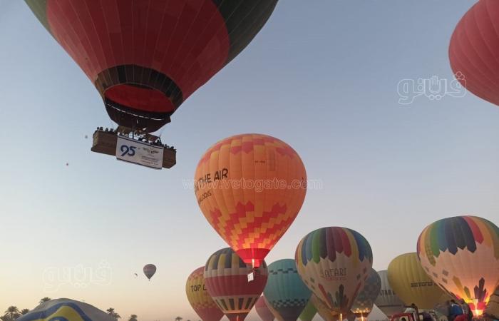 30 صورة ترصد احتفال مطار البالون في الأقصر بعيد الطيران المدنيالأحد 26/يناير/2025 - 10:10 ص
رصدت عدسة بوابة «فيتو» صوراً لمظاهر احتفالات عيد الطيران المدني المصري الـ95 وسط أجواء كرنفالية رائعة بأرض مطار البالون الطائر بالبر الغربي من أحضان التاريخ.