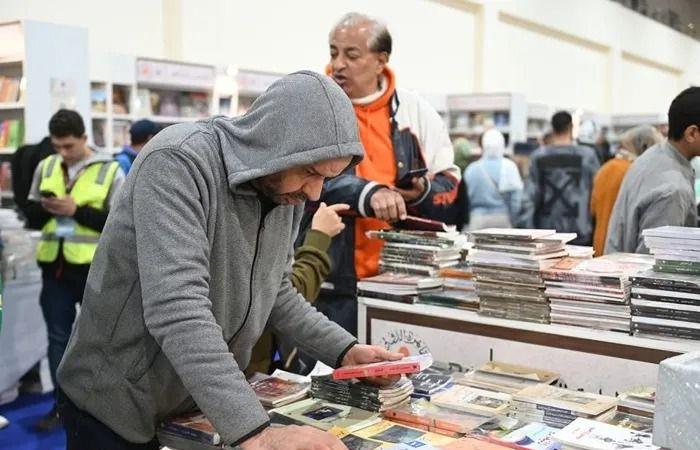 خلال ستة أيام.. معرض الكتاب يتخطى حاجز "2 مليون و250 ألف" زائر