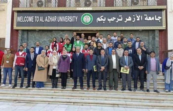 انطلاق قافلة جامعة الأزهر الشاملة إلى حلايب وشلاتين بالتعاون مع الهلال الأحمرالخميس 30/يناير/2025 - 09:16 م
توجهت، اليوم الخميس، قافلة جامعة الأزهر التنموية الشاملة دعمًا للمواطنين في مدينة حلايب وشلاتين بمحافظة البحر الأحمر. قافلة جامعة الأزهر لحلايب وشلاتين صرَّح بذلك الدكتور محمود صديق، نائب رئيس الجامعة للدراسات العليا والبحوث، المشرف العام على قطاع خدمة المجتمع وتنمية البيئة بجامعة الأزهر. وأوضح صديق