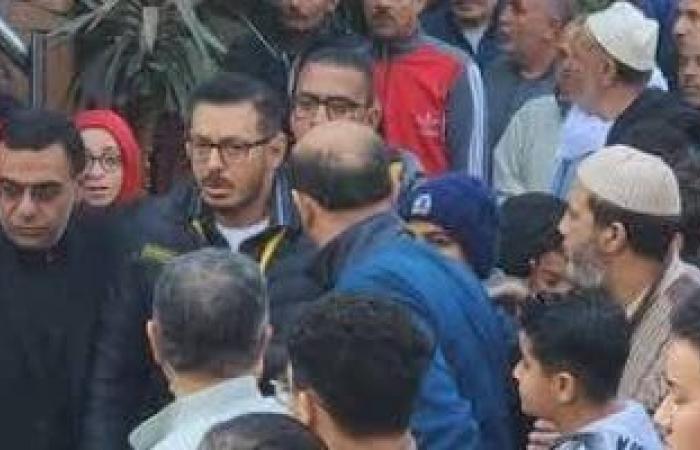 مصطفى شعبان فى جنازة شقيقه الأصغر بمسقط رأسه فى المنوفية.. صور