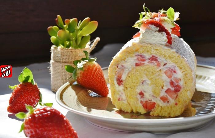 How to Make Fluffy Strawberry Cake with Vanilla Cream