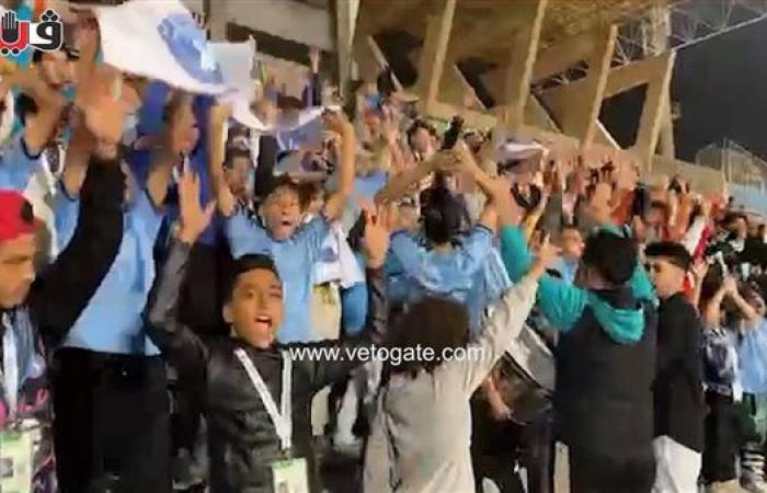 جماهير بيراميدز تشعل مدرجات الدفاع الجوي لدعم الفريق أمام الزمالك (فيديو)الجمعة 31/يناير/2025 - 08:24 م
أشعلت جماهير فريق بيراميدز مدرجات ملعب استاد الدفاع الجوي خلال مباراة فريقها أمام الزمالك في اللقاء الذي يجمع بينهما الآن ضمن بطولة الدوري الممتاز. ويتقدم بيراميدز بهدف على نظيره الزمالك عن طريق فيستون ماييلي بالدقيقة 58 من اللقاء الذي يجمع بينهما الآن، على استاد الدفاع الجوي، في إطار مباريات الجولة