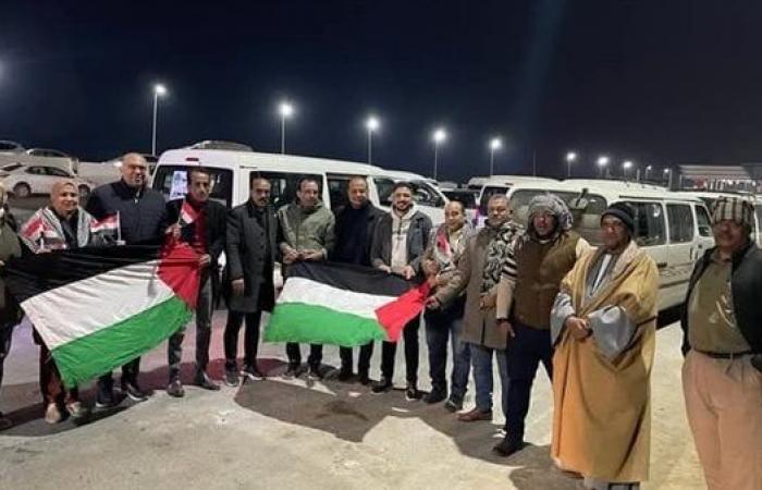 مئات من أبناء الفيوم يتوجهون إلى معبر رفح رفضًا لتهجير الفلسطينيين (صور)الجمعة 31/يناير/2025 - 10:28 ص
أكد الرئيس السيسي، أن هذا موقف أمة ولا يتعلق بوجوده أو رحيله عن منصبه، وحذر من أن مخططات تهجير الفلسطينيين، يهدد الأمن القومي المصري