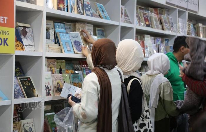 12 صورة ترصد جمهور «القاهرة للكتاب» في آخر جمعة بالمعرضالجمعة 31/يناير/2025 - 03:32 م
يشهد معرض القاهرة الدولي للكتاب في دورته السادسة والخمسين، اليوم الجمعة، إقبالا جماهيريا كبيرا وذلك بمقر المعرض في مركز مصر للمعارض الدولية بالتجمع الخامس، في آخر جمعة بدورة 2025...