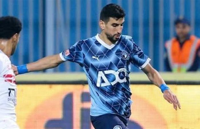 الزمالك وبيراميدز يتعادلان سلبيا في شوط أول مثيرالجمعة 31/يناير/2025 - 07:51 م
انتهي الشوط الأول من مباراة الزمالك مع نظيره فريق بيراميدز، بالتعادل السلبي بدون أهداف، في اللقاء الذي يجمع بينهم الان، على استاد الدفاع الجوي، في إطار مباريات الجولة الحادية عشرة لمسابقة الدوري الممتاز. وكانت أخطر هجمات المباراة في الدقيقة 30 بعدما أهدر مصطفي شلبي أنفراد لصالح الزمالك، لترتد الكرة